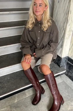 A Real Woman'S World CS8746