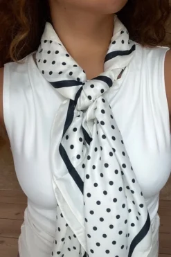 Alessandra Scarf