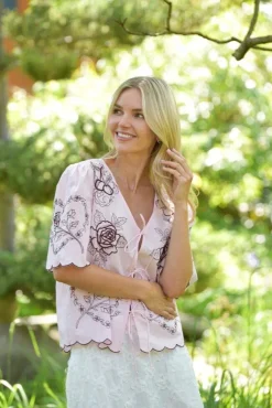 Amanda Blouse AV8095