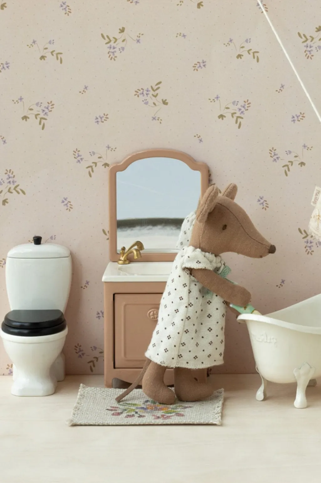 Baderumsmøbel, Mus, Mørk Pudder