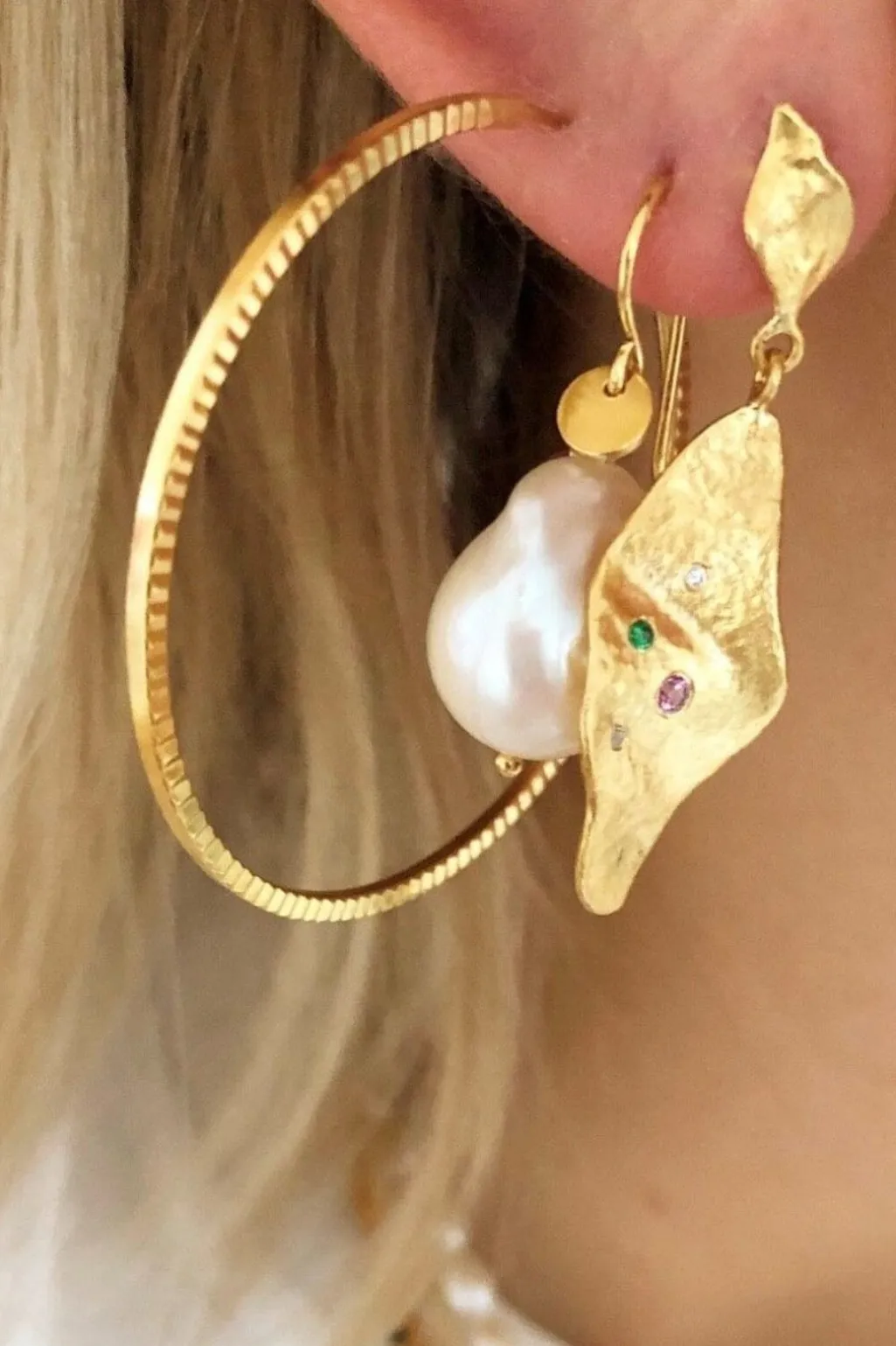 Baroque Pearl Earring With Gemstone