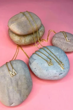 Bogstav halskæde m. sten