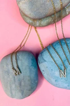 Bogstav halskæde m. sten