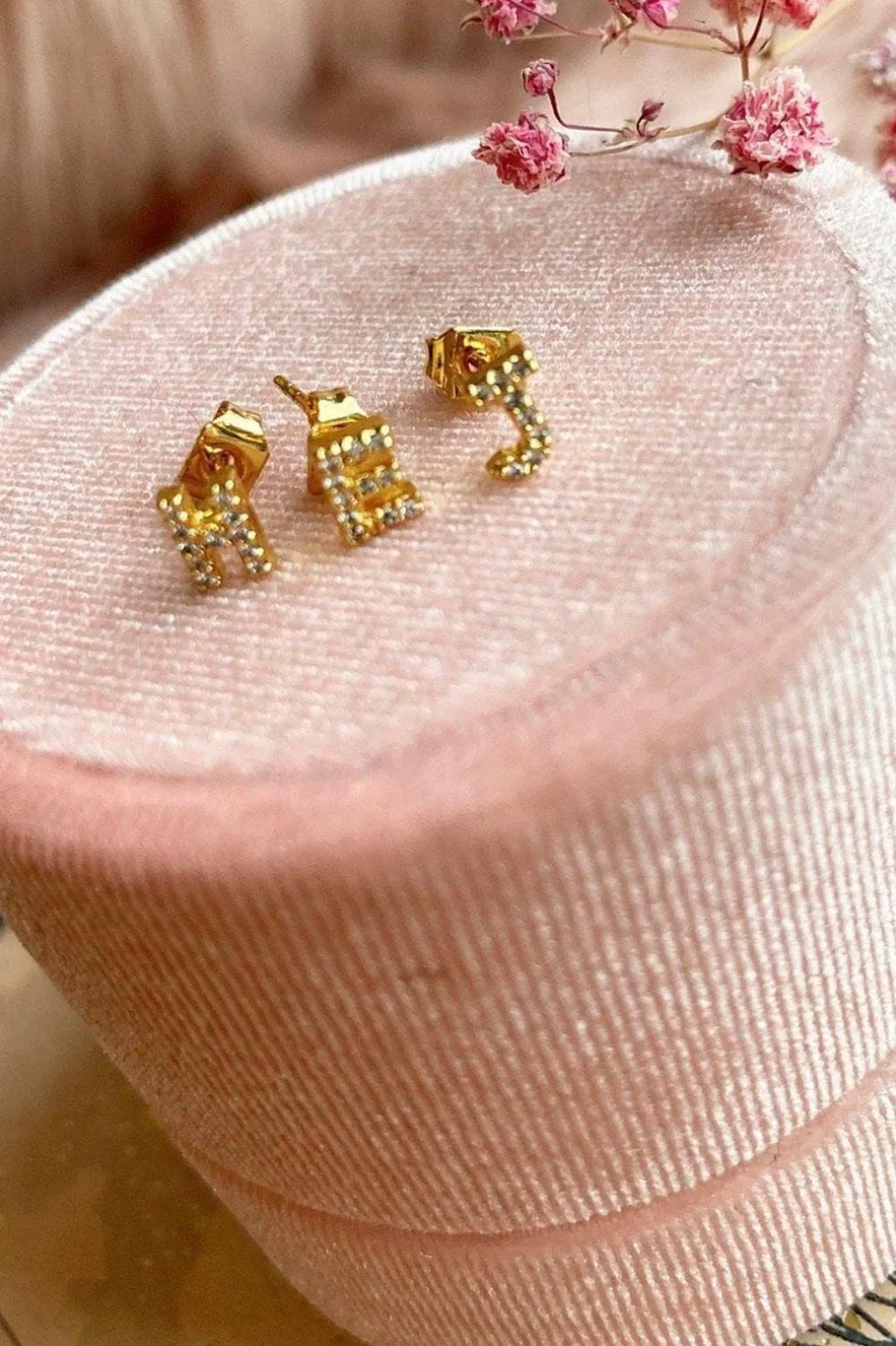 Bogstav ørering Forgyldt med sten