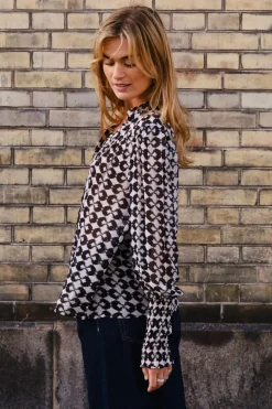 Camisa Graphic Print Blouse