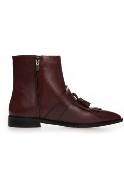 Caroline Moves CS8634