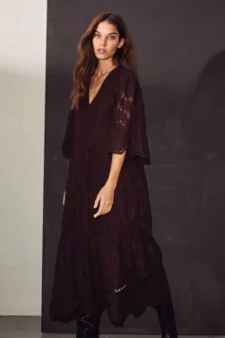 Curvey Lace Hem Dress HL10009