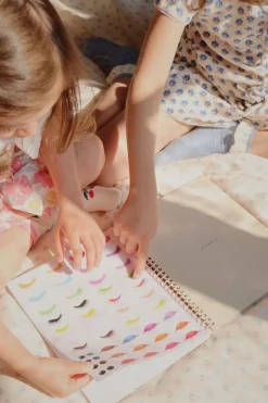 Glam Me Up Sticker Book Fsc Ks102869