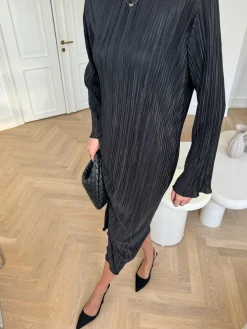 Kellyic Long Plissé Dress A23287