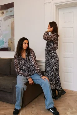 Leia Abstract Leo Blouse 164591