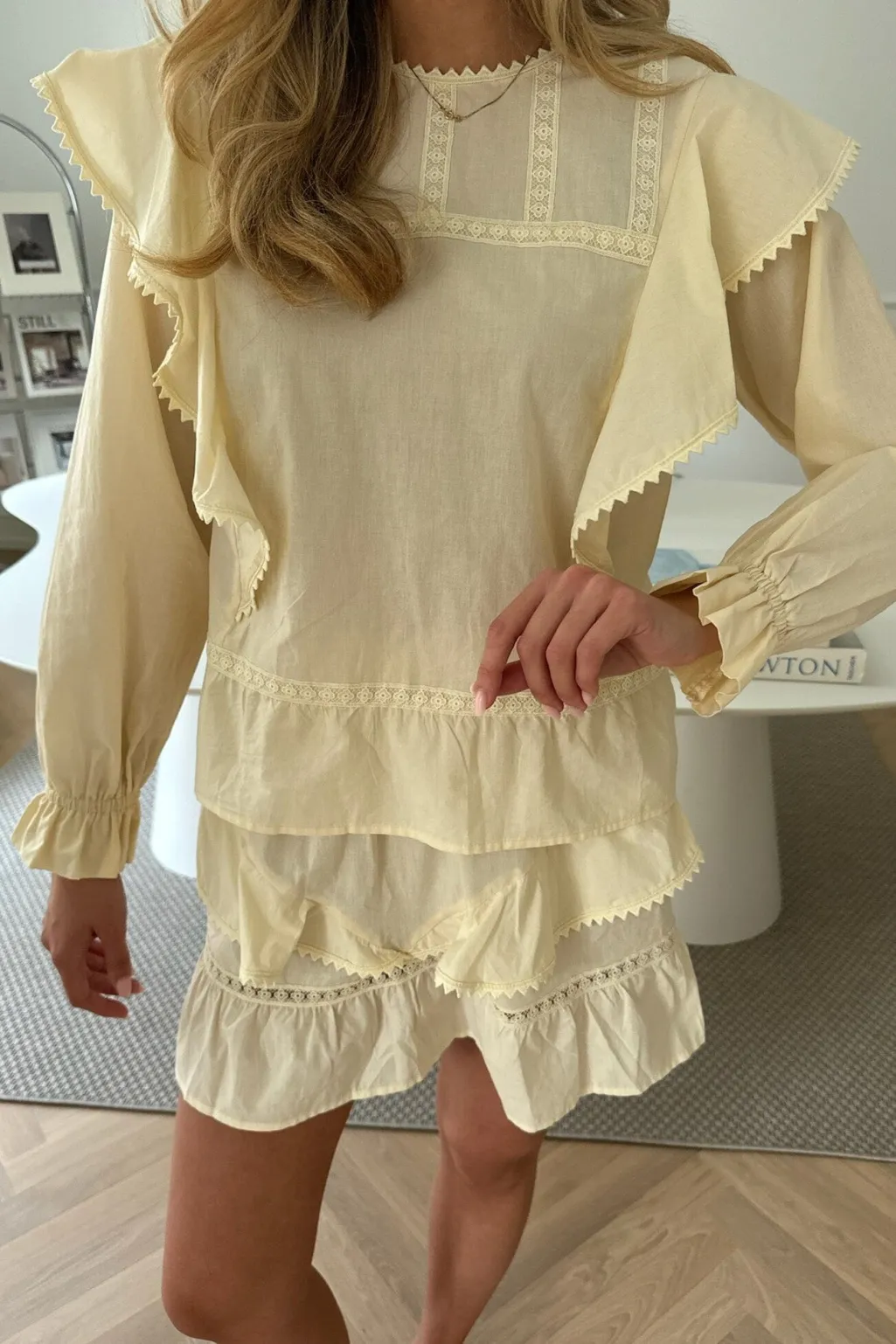 Leonoraic Lace Mini Skirt