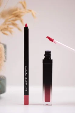 Long Lasting Lips 01