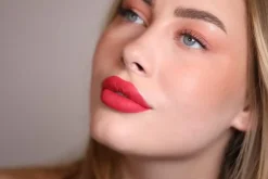 Long Lasting Lips 01