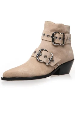 Move For More Suede CS8464