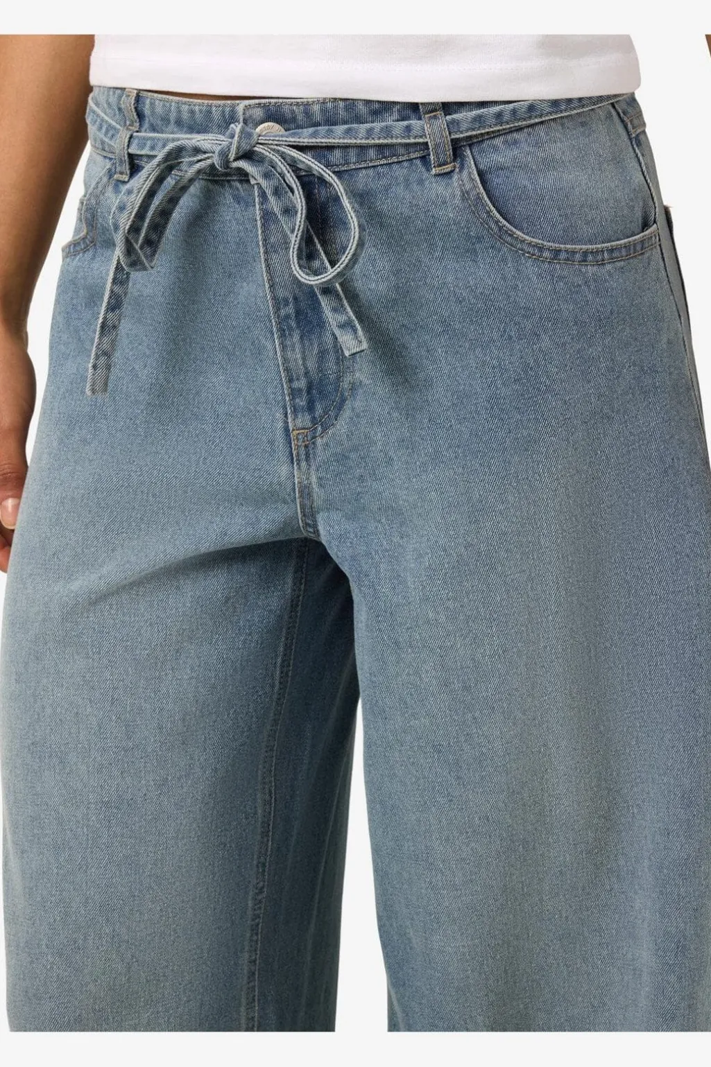 Nmmaisy Nw Belt Loose Jeans Bs031Lb