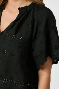 Odet Embroidery Blouse 165172