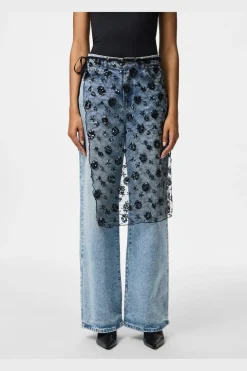 Pcnatasja Lace Sarong