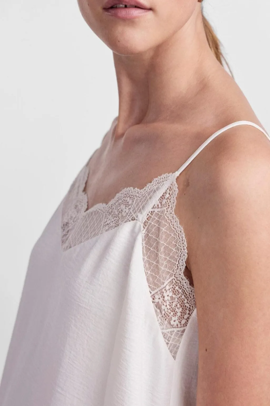 Pctiffany Strap Lace Top Bc