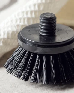 Replaceable brush heads