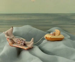 Strandmus Med Luftmadras, Far