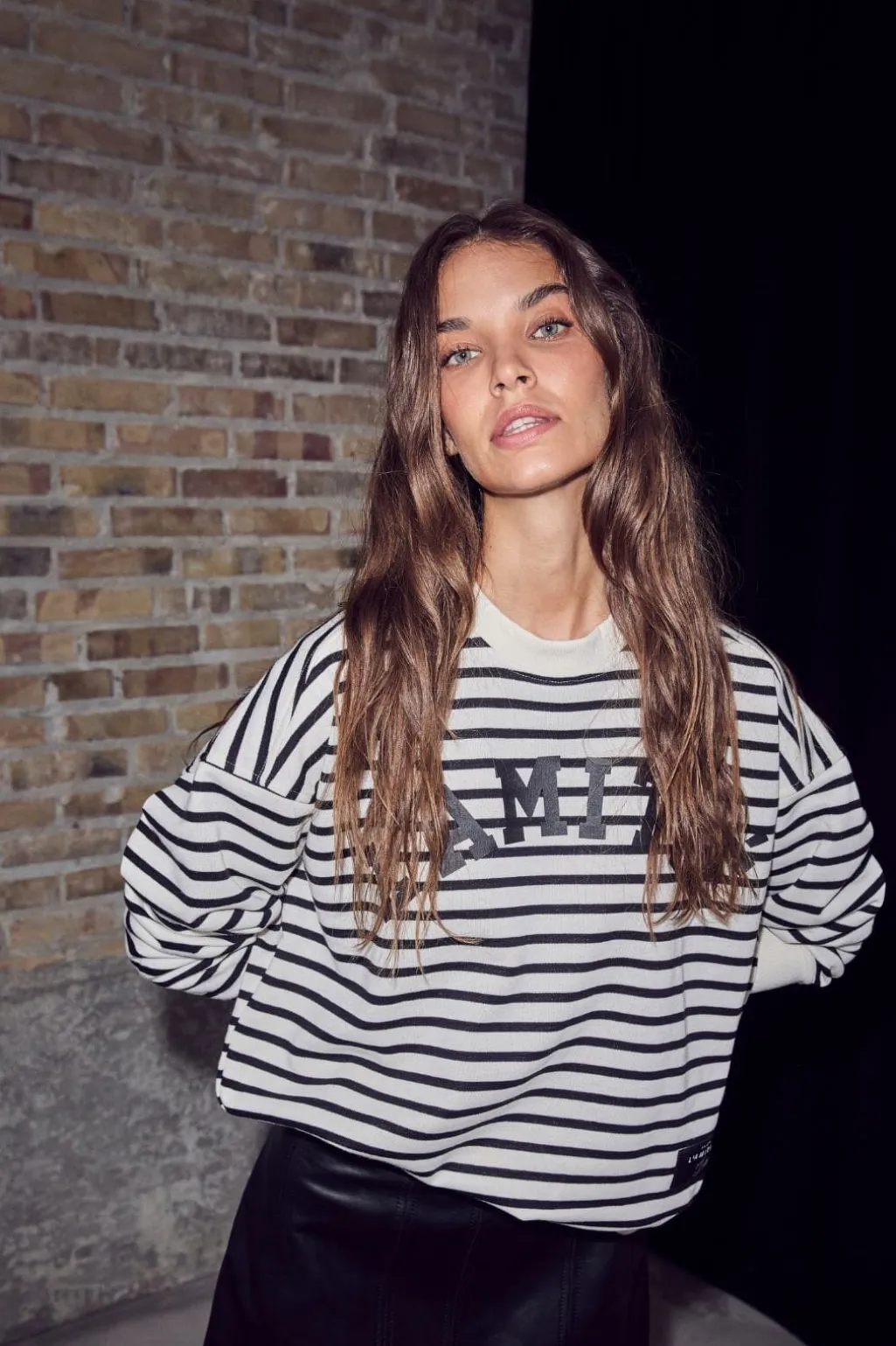 Stripe Logo Sweat HL10441