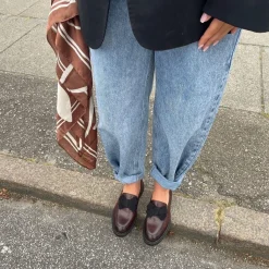 Surround Me Leather CS8696