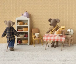 Ternet Brun Skjorte Og Bukser, Far Mus