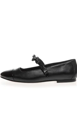 The New Bow Ballerina CS8596