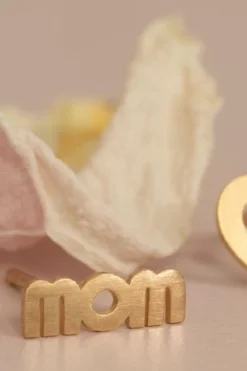 Wow Mom Earring Goldenen